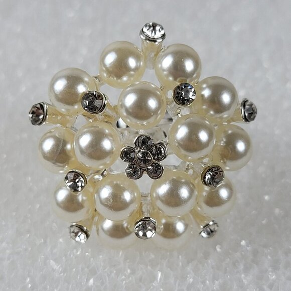 Silver-Tone Clear Crystal White Faux Pearl Statement Ring Sz 8 Sizable Cocktail - Picture 3 of 8